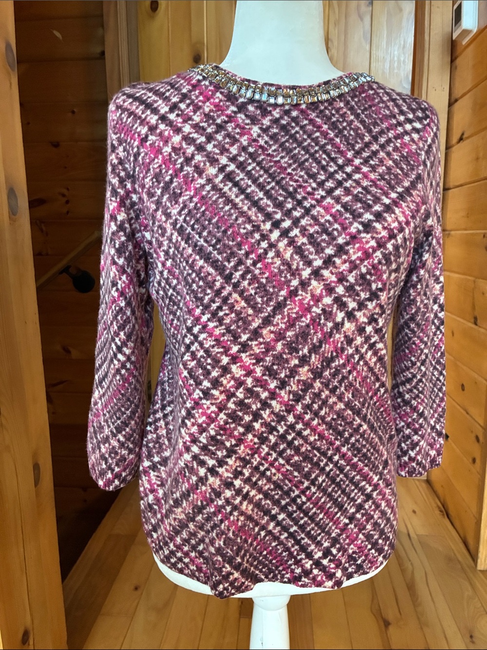 200 percent cashmere sweater with embellished collar